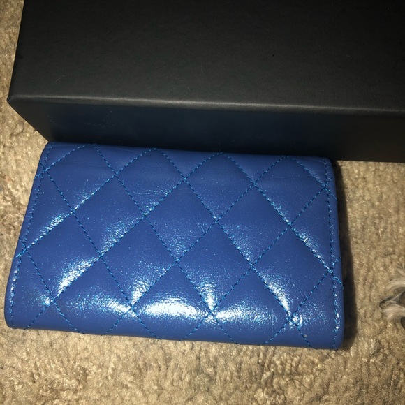 Chanel Cobalt Blue Iridescent CC Wallet Holder - Picture 7 of 13